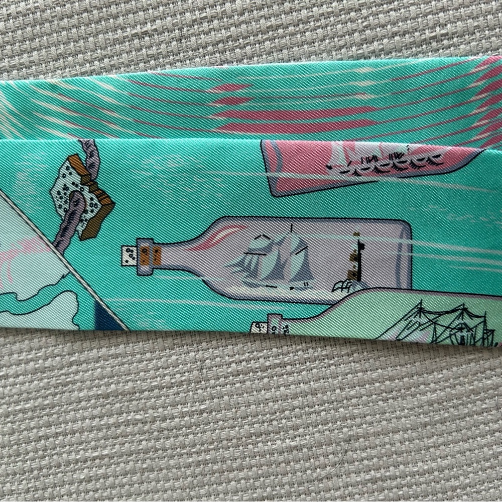 100% Authentic Vintage Hermes Twilly Scarf - Picture 4 of 7